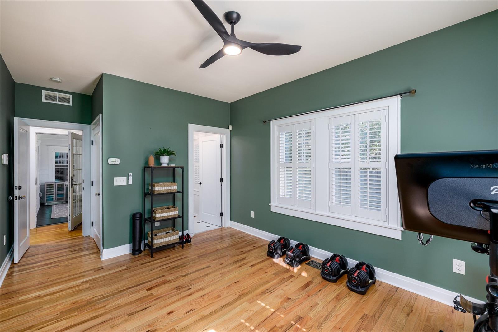 Listing photo id 27 for 446 16th Avenue Ne