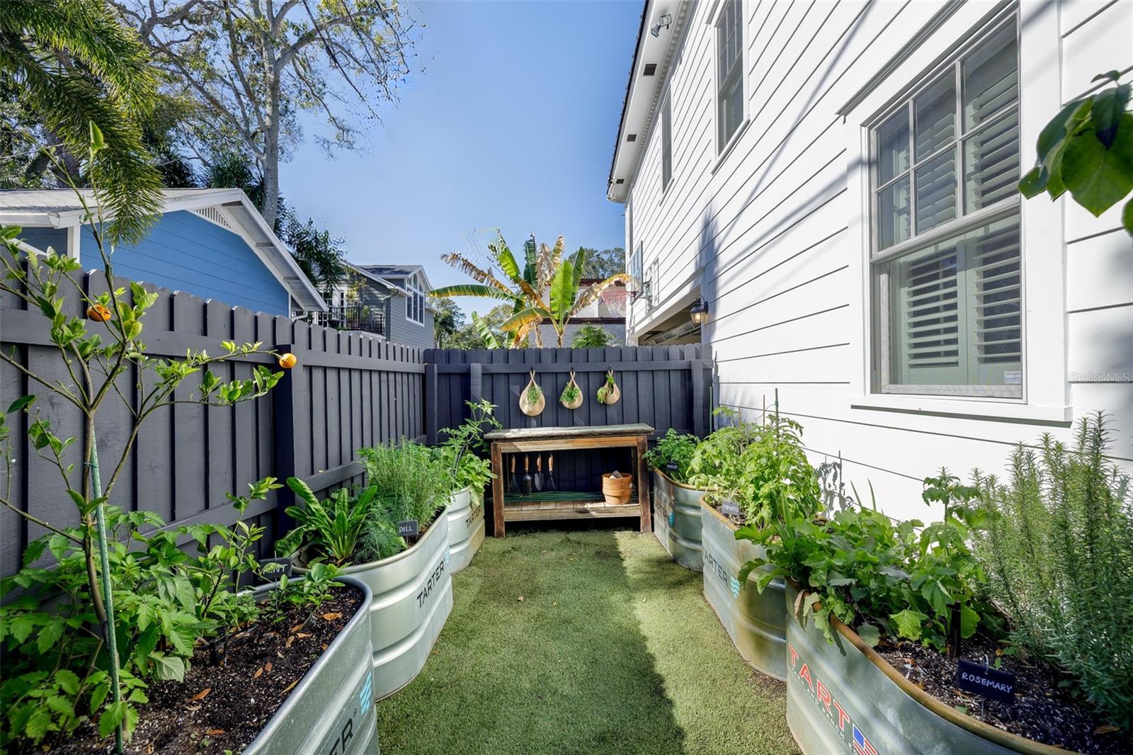 Listing photo id 30 for 446 16th Avenue Ne