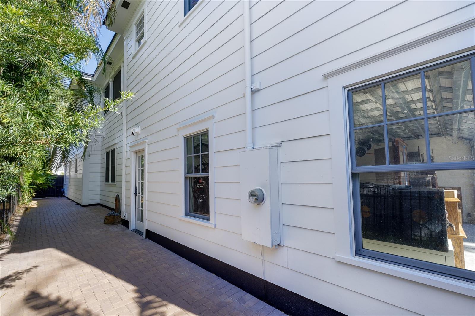 Listing photo id 31 for 446 16th Avenue Ne