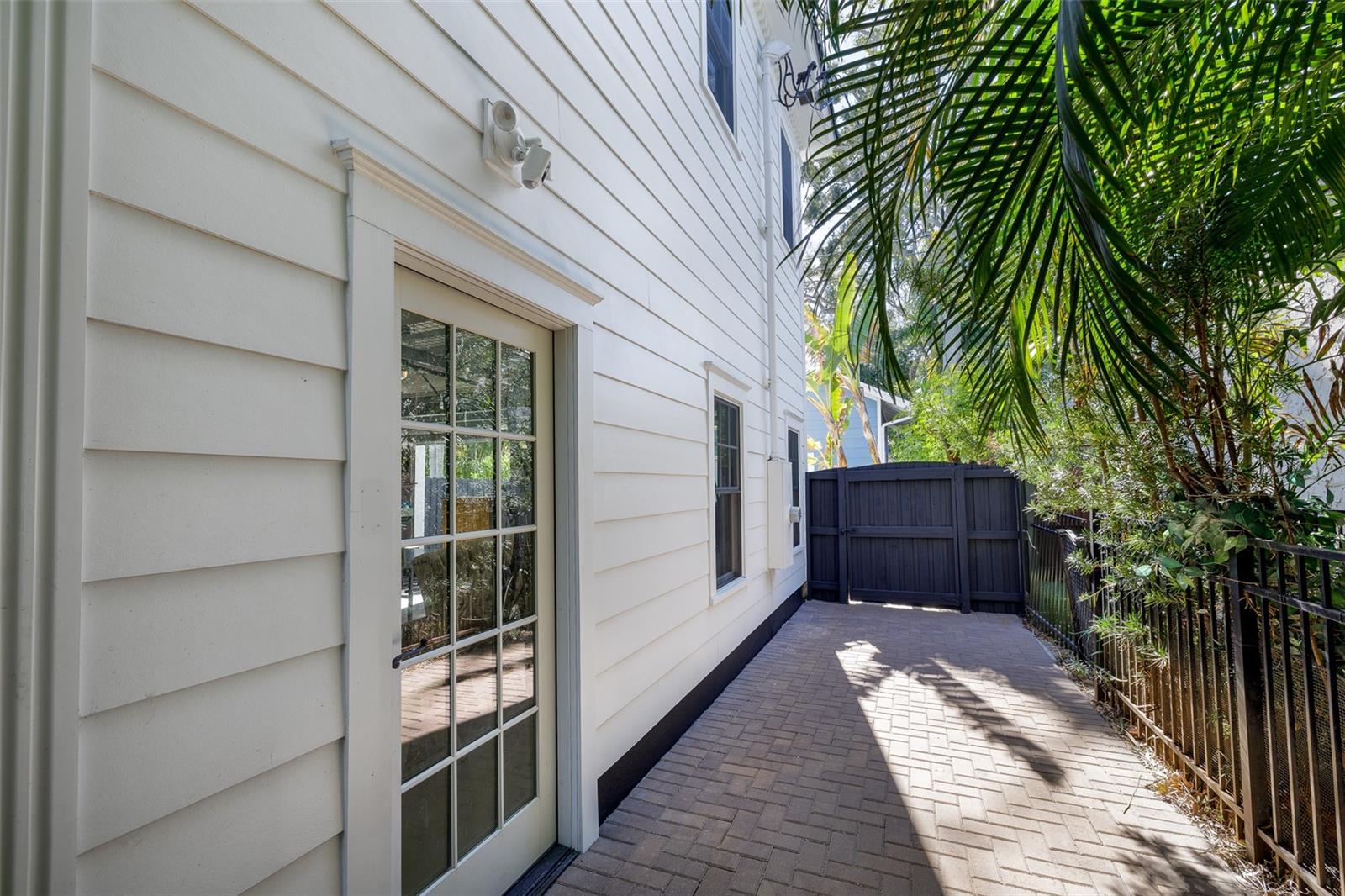 Listing photo id 32 for 446 16th Avenue Ne