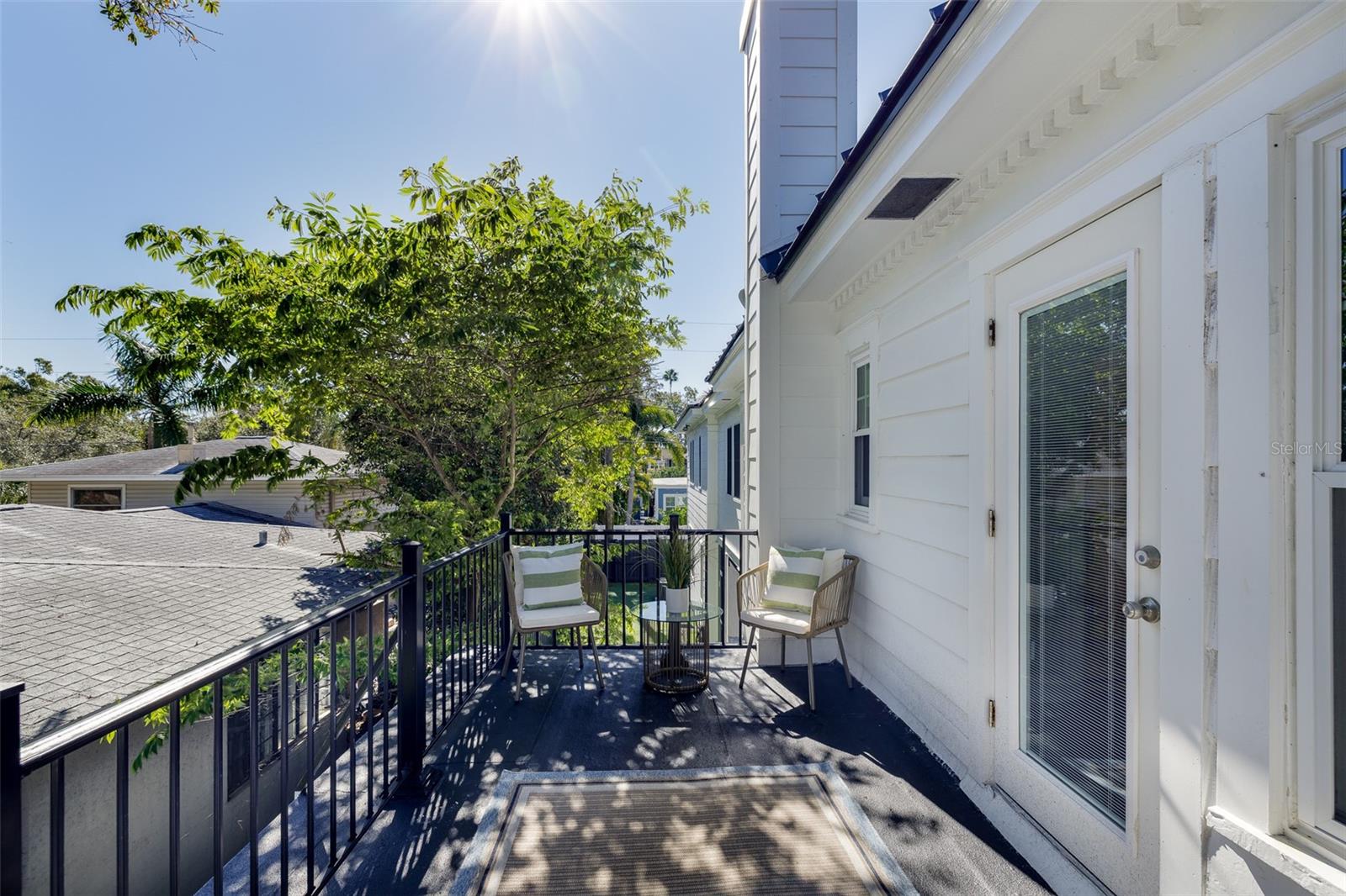 Listing photo id 39 for 446 16th Avenue Ne