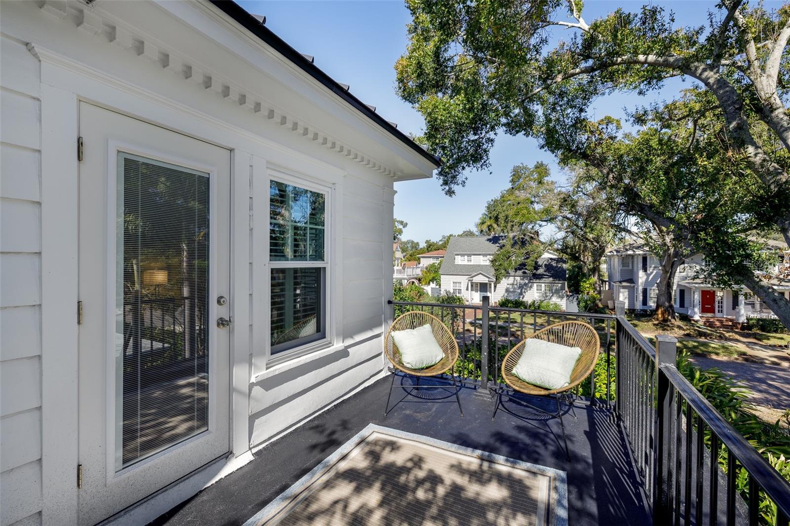 Listing photo id 40 for 446 16th Avenue Ne