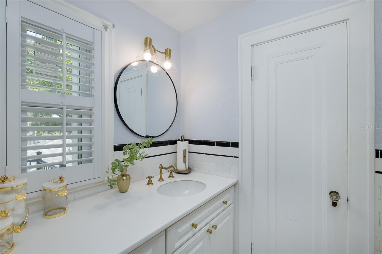 Listing photo id 41 for 446 16th Avenue Ne