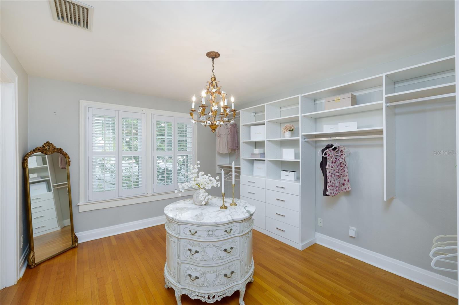 Listing photo id 42 for 446 16th Avenue Ne