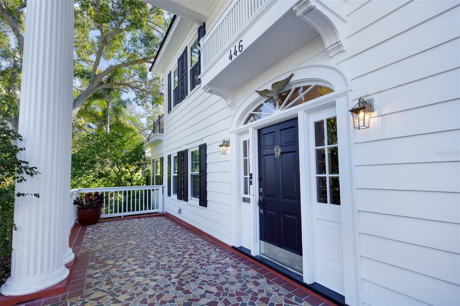 Listing photo id 3 for 446 16th Avenue Ne