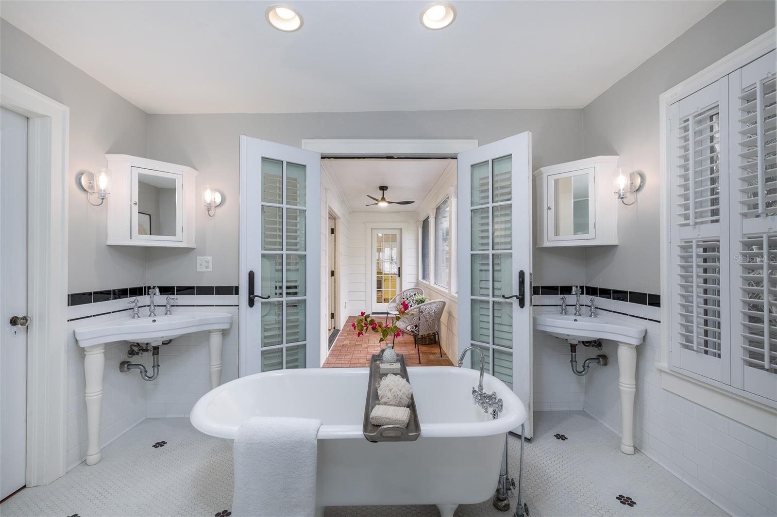 Listing photo id 48 for 446 16th Avenue Ne