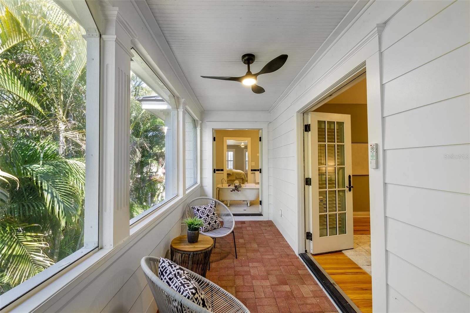 Listing photo id 49 for 446 16th Avenue Ne