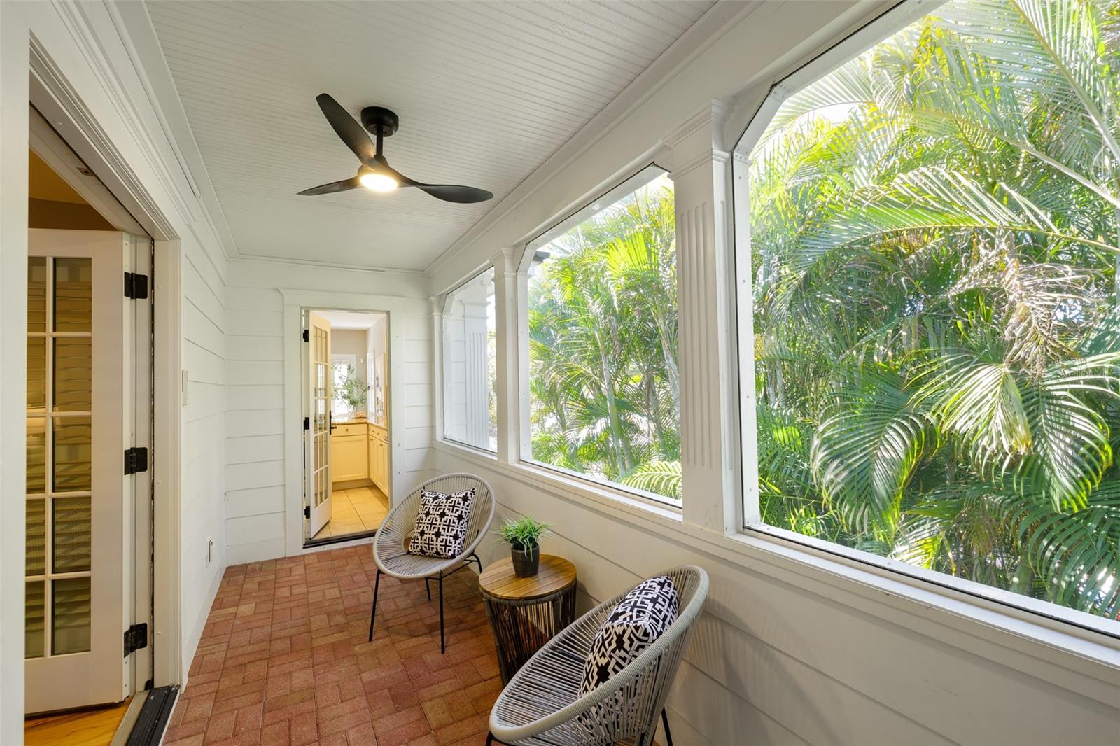 Listing photo id 50 for 446 16th Avenue Ne