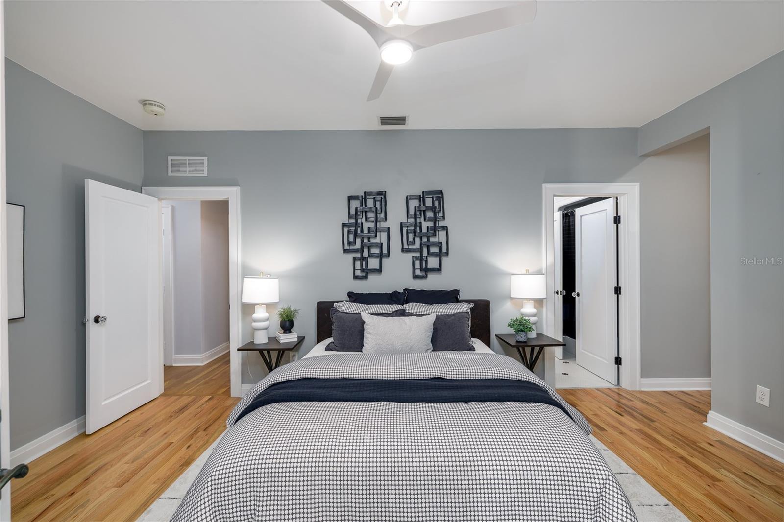 Listing photo id 52 for 446 16th Avenue Ne