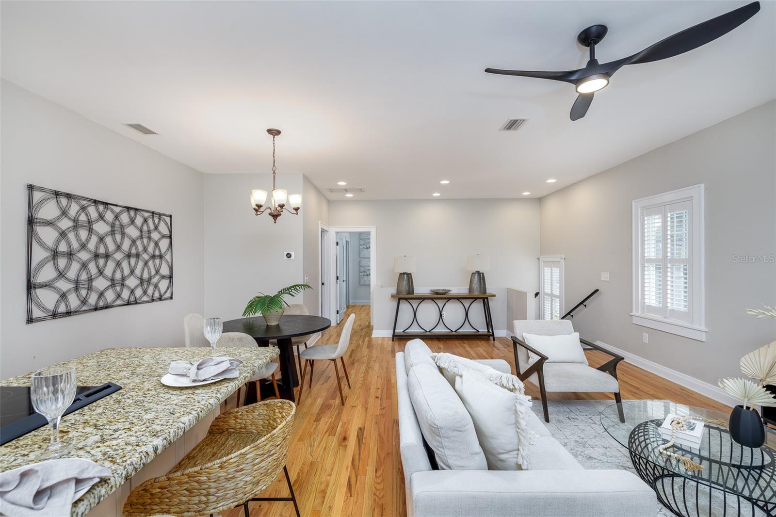 Listing photo id 57 for 446 16th Avenue Ne