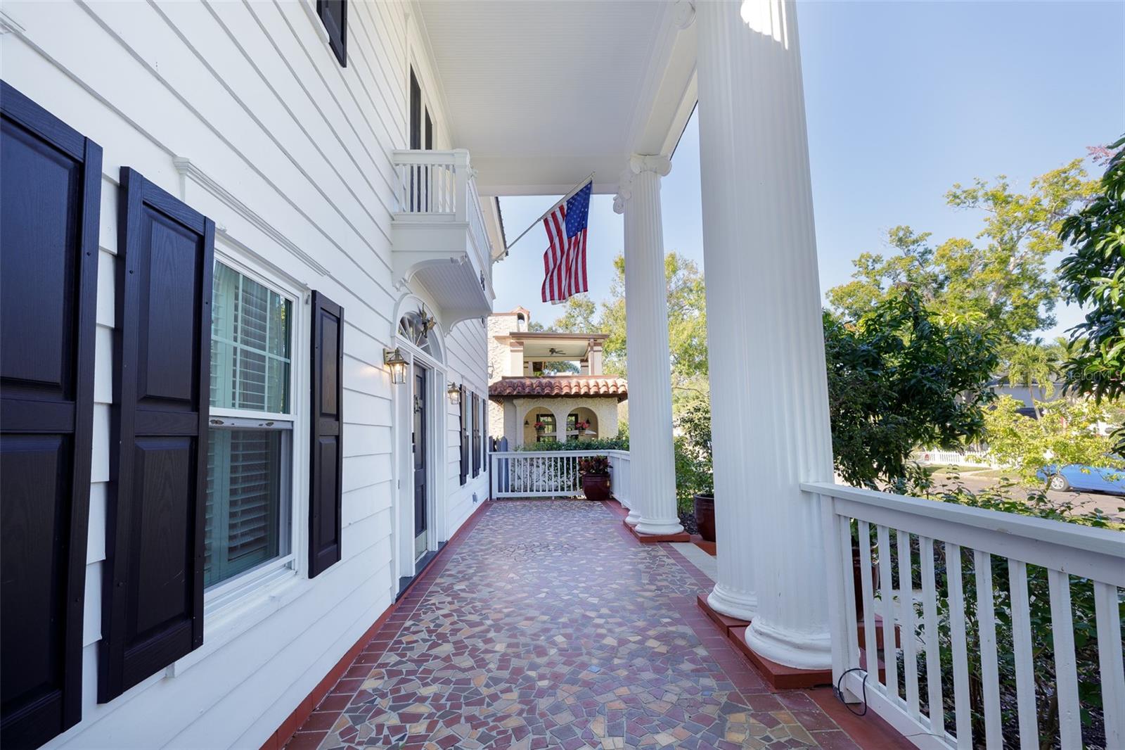 Listing photo id 4 for 446 16th Avenue Ne