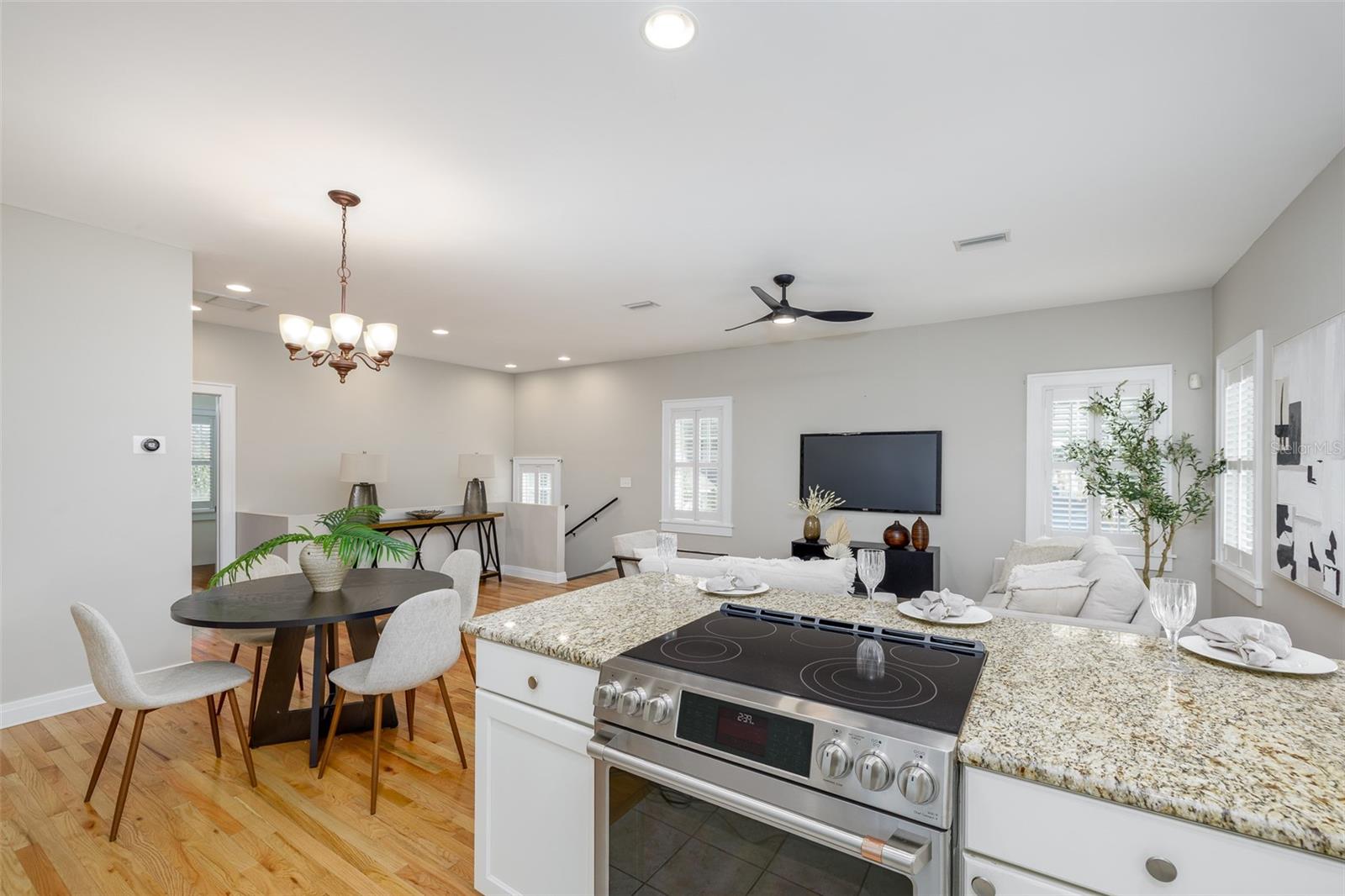 Listing photo id 58 for 446 16th Avenue Ne