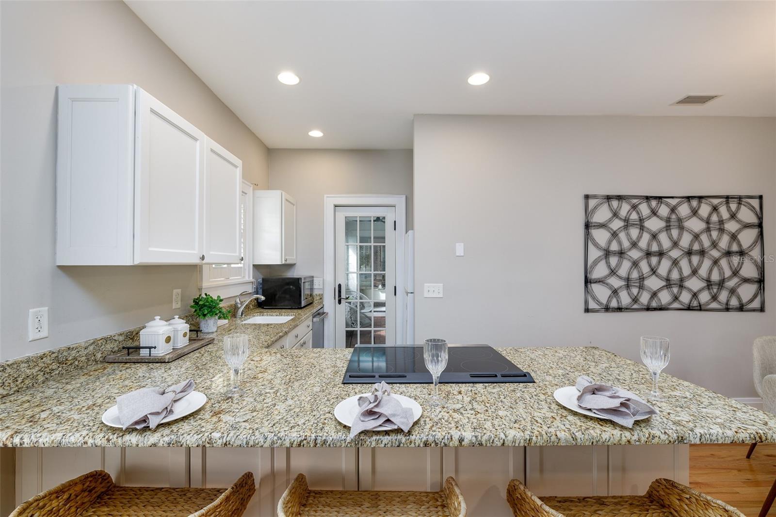 Listing photo id 59 for 446 16th Avenue Ne