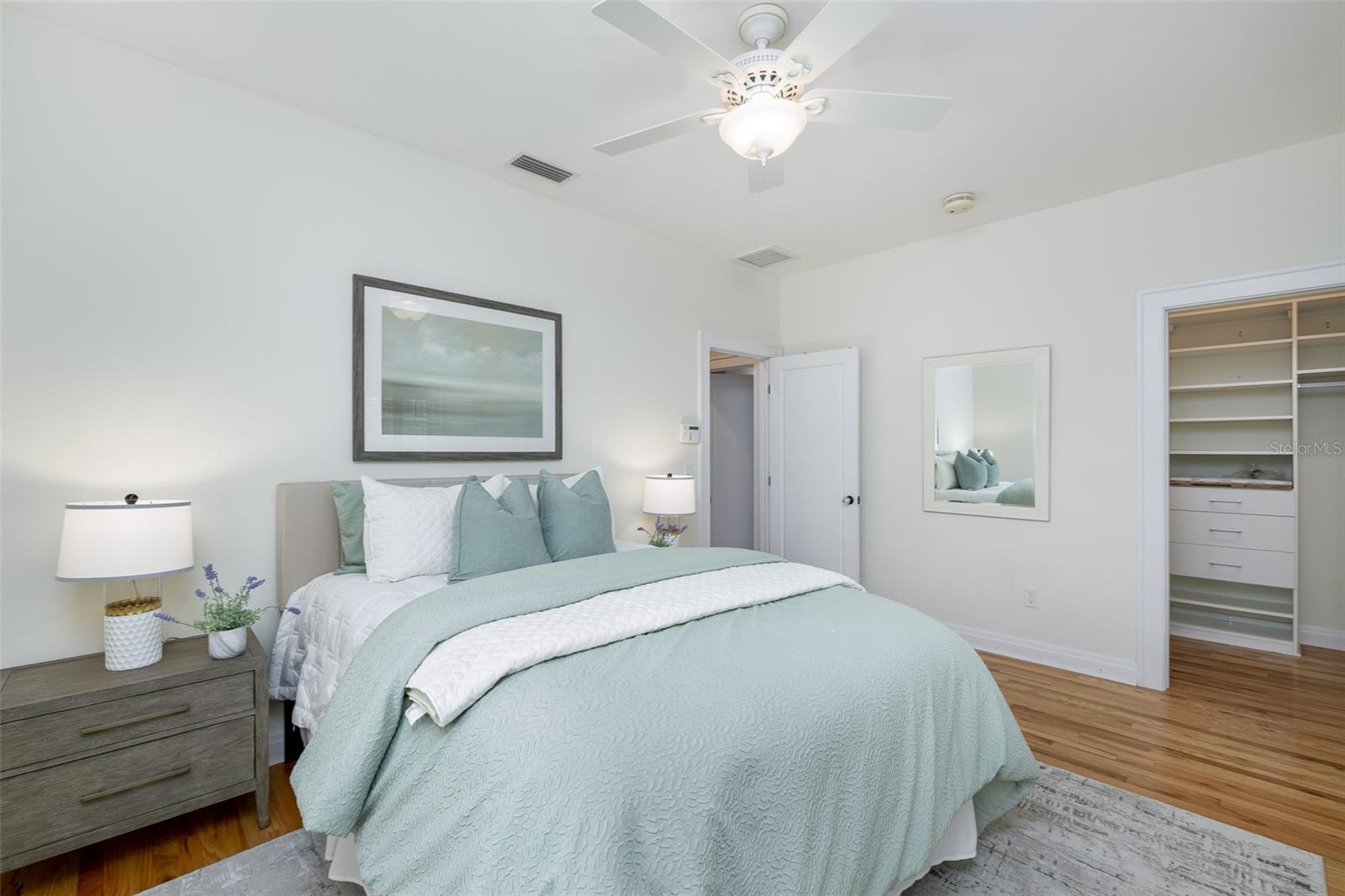 Listing photo id 61 for 446 16th Avenue Ne