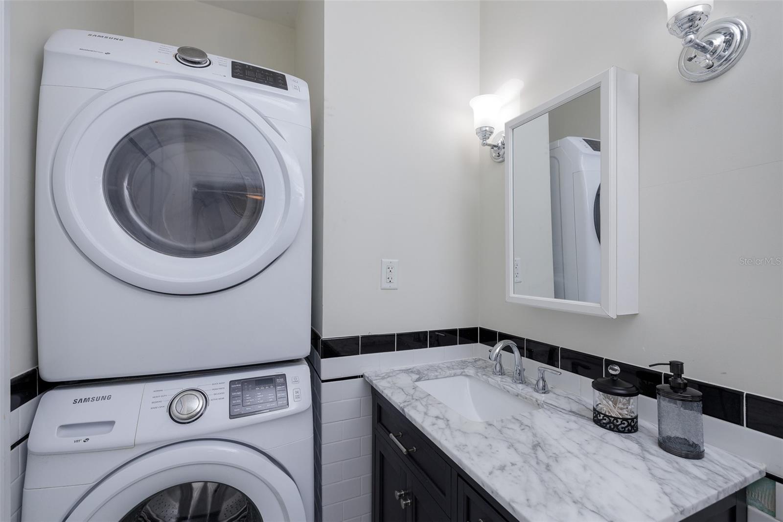 Listing photo id 63 for 446 16th Avenue Ne