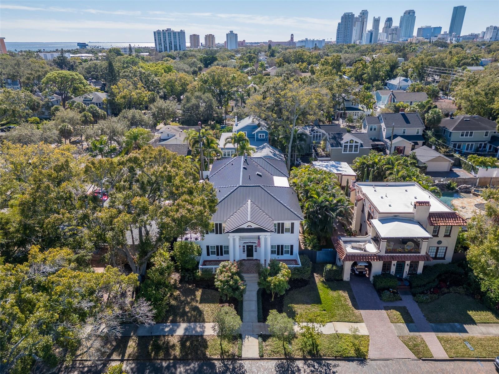 Listing photo id 65 for 446 16th Avenue Ne