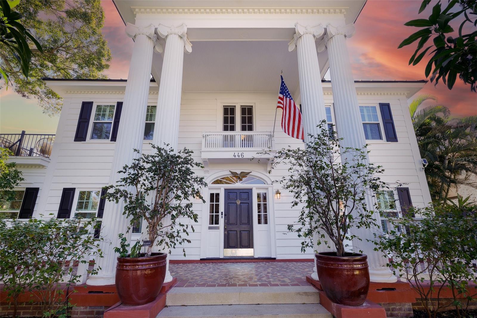 Listing photo id 66 for 446 16th Avenue Ne