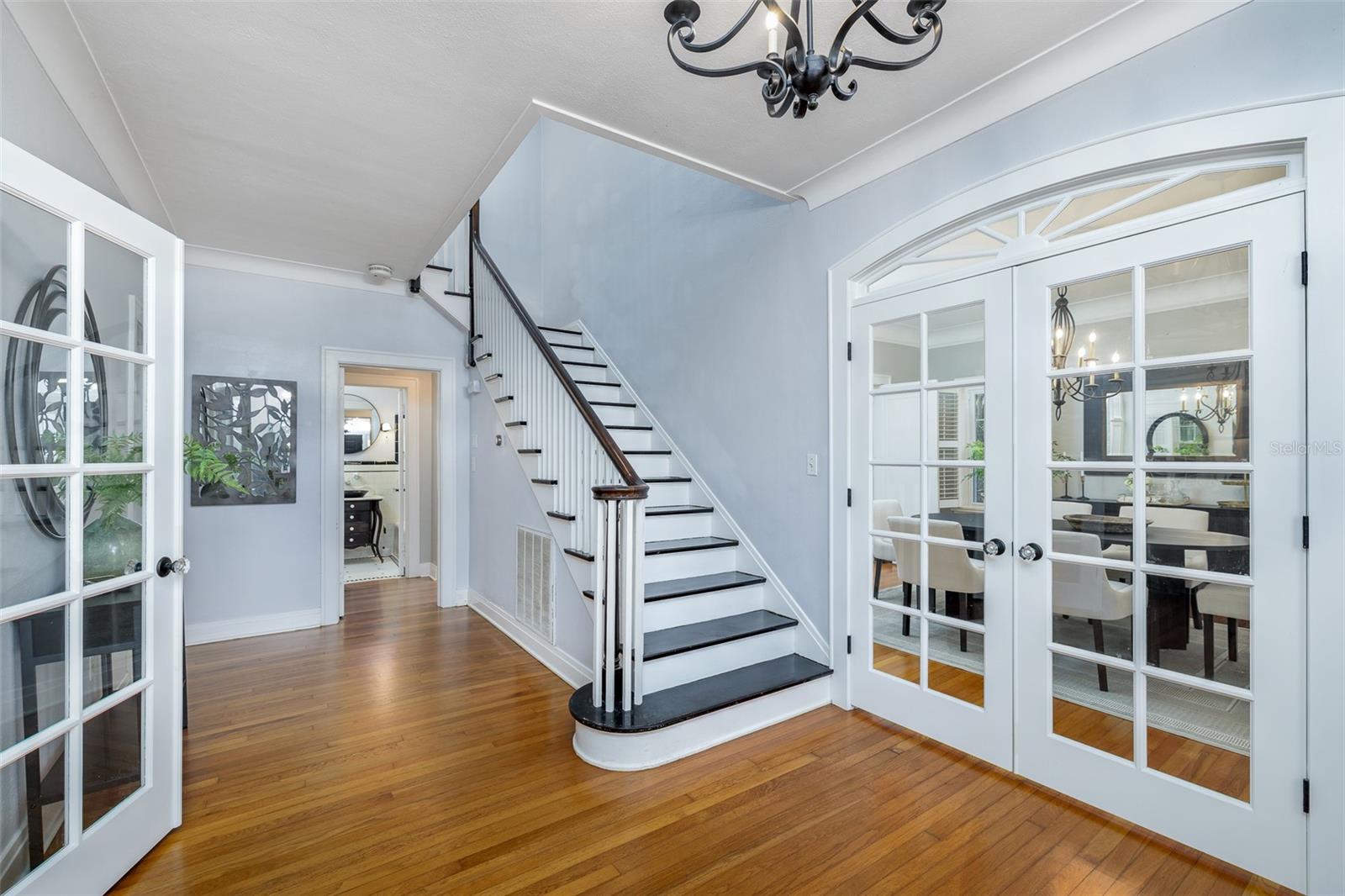 Listing photo id 5 for 446 16th Avenue Ne