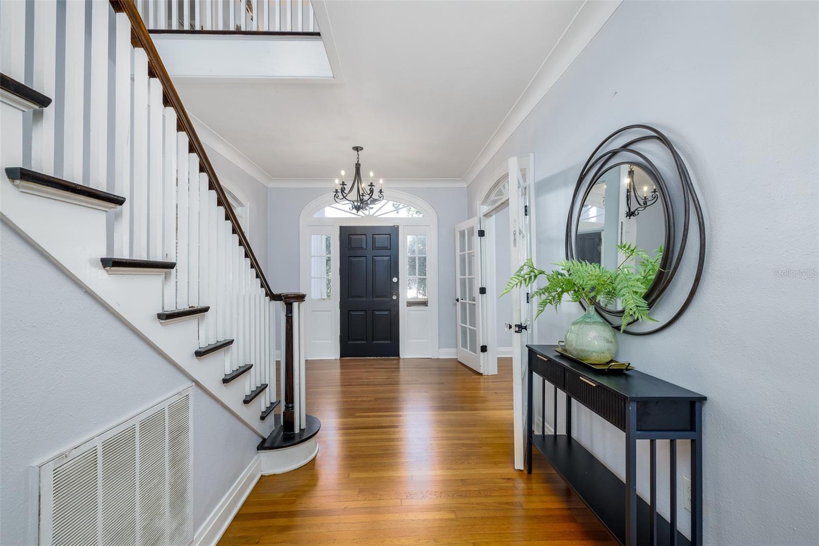 Listing photo id 6 for 446 16th Avenue Ne