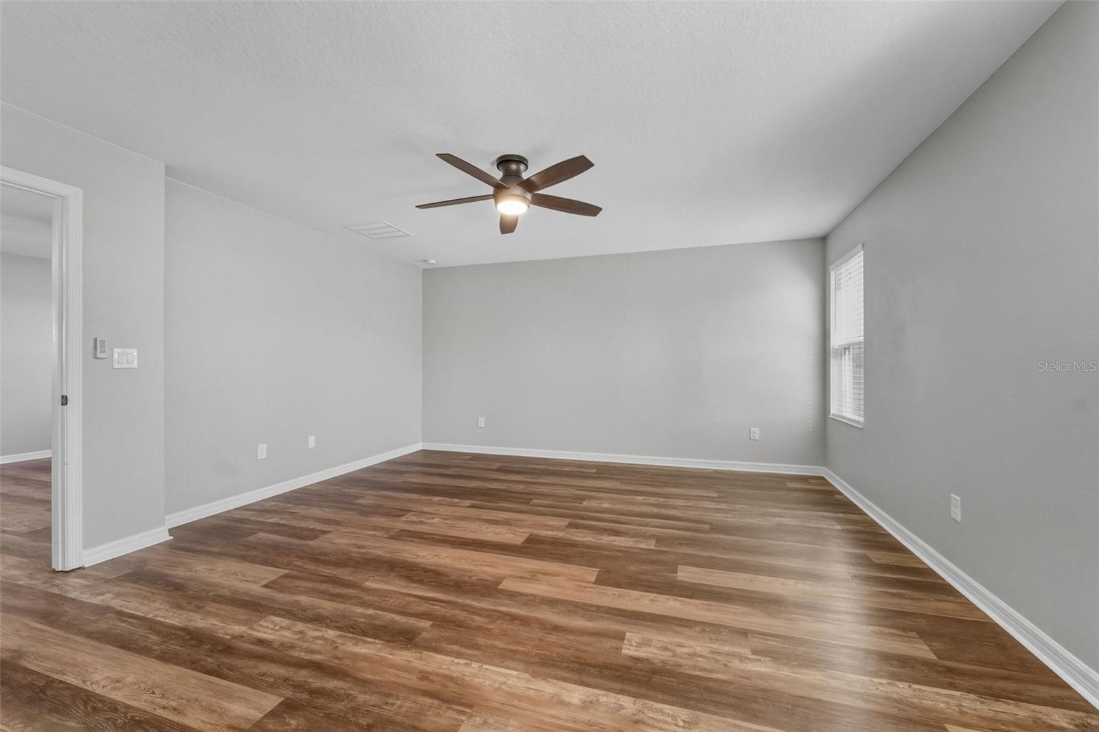 Image 15 of 39 For 7746 Sunshine Bridge Avenue