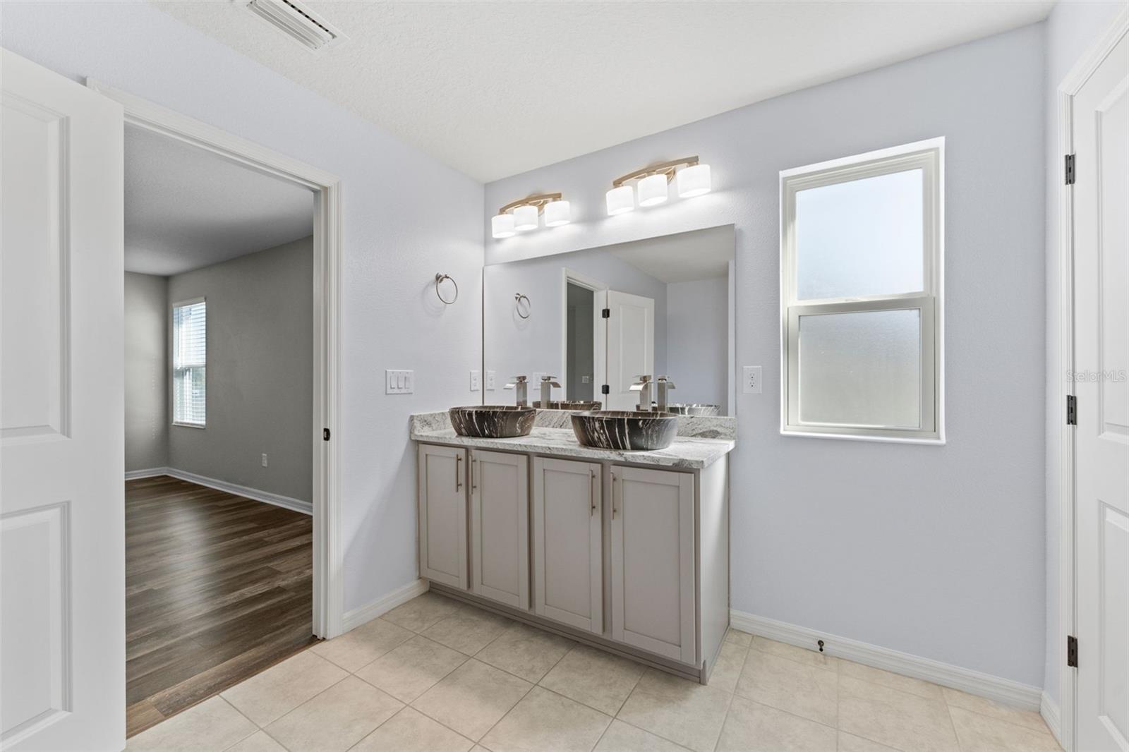 Image 16 of 39 For 7746 Sunshine Bridge Avenue