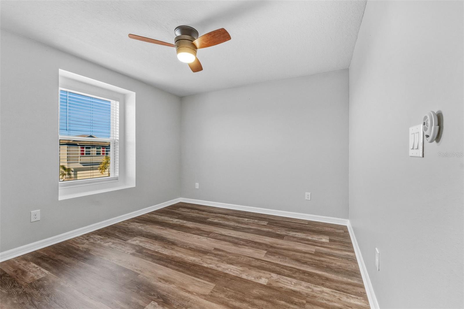 Image 22 of 39 For 7746 Sunshine Bridge Avenue