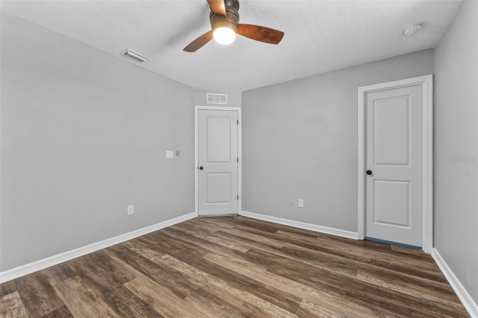 Image 23 of 39 For 7746 Sunshine Bridge Avenue