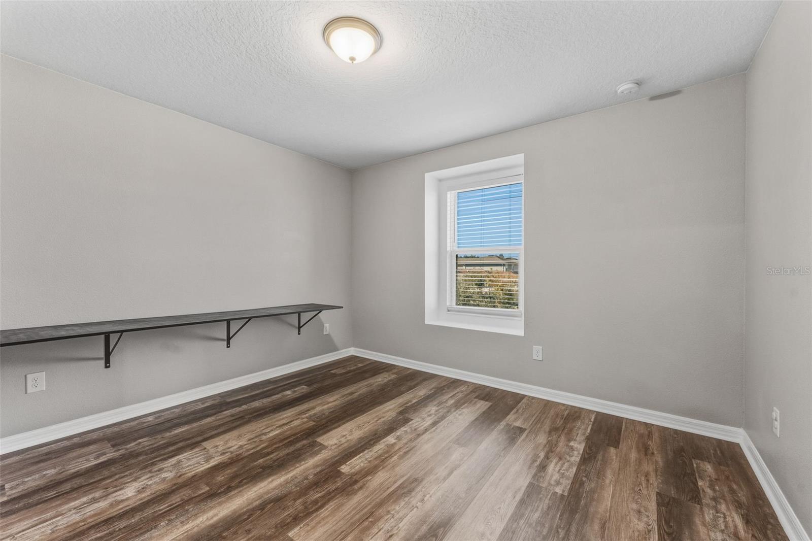 Image 26 of 39 For 7746 Sunshine Bridge Avenue