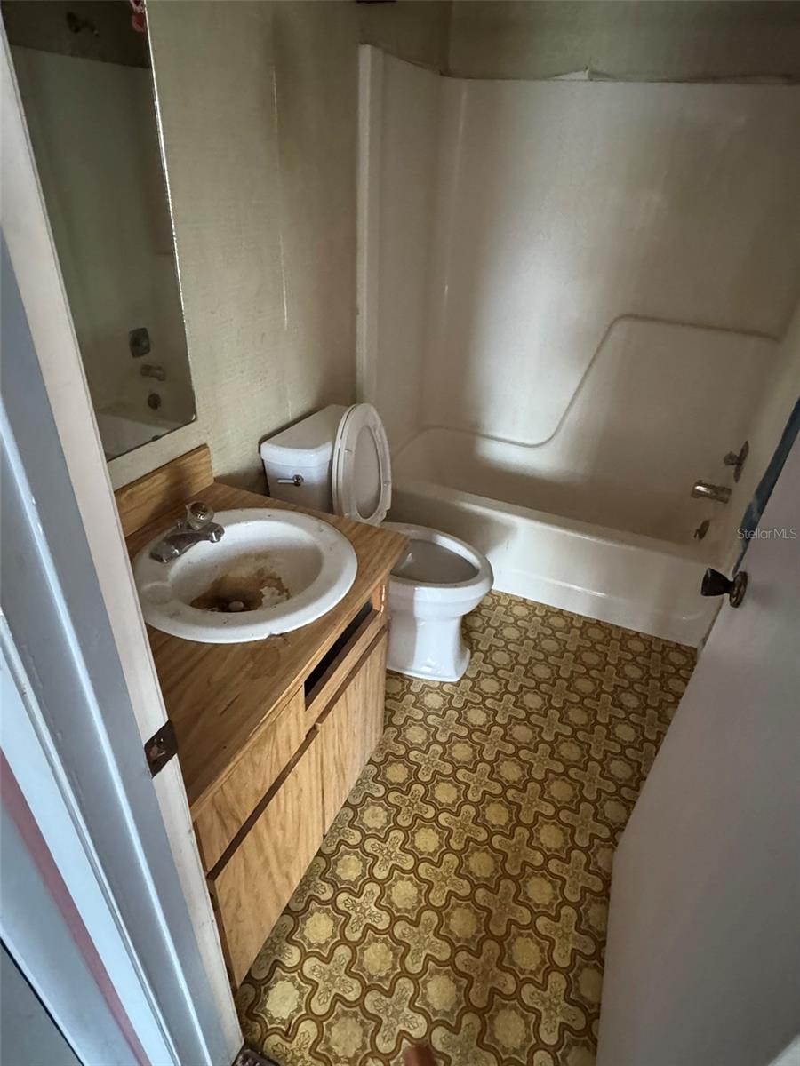 Image 8 of 13 For 20893 Haulover Cove 16