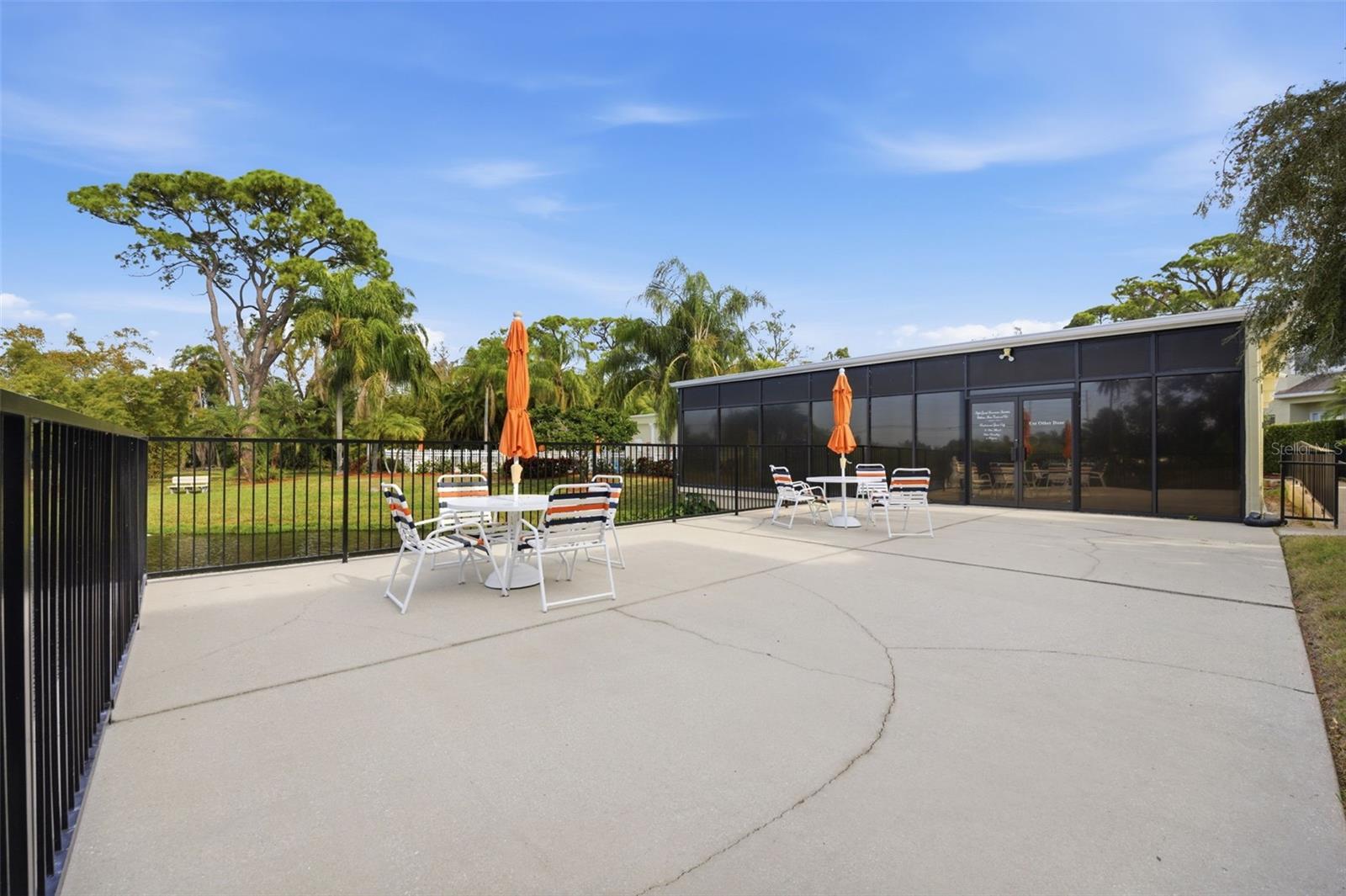 Listing photo id 47 for 11125 Kapok Grand Circle