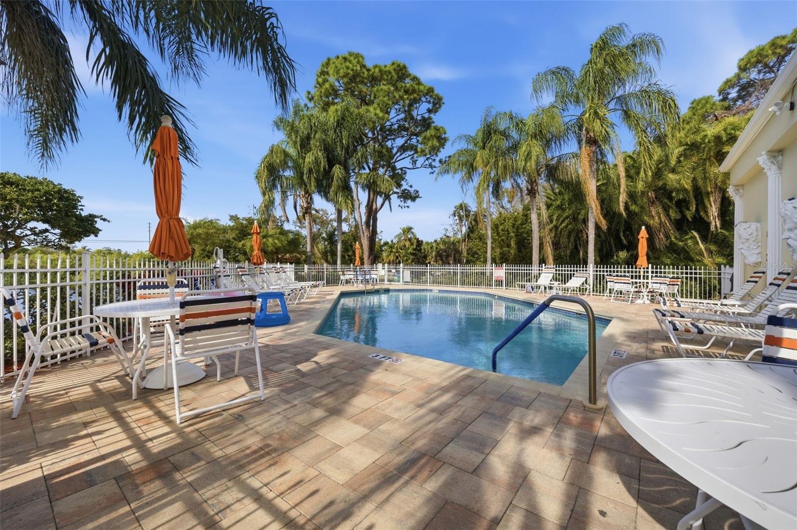 Listing photo id 53 for 11125 Kapok Grand Circle