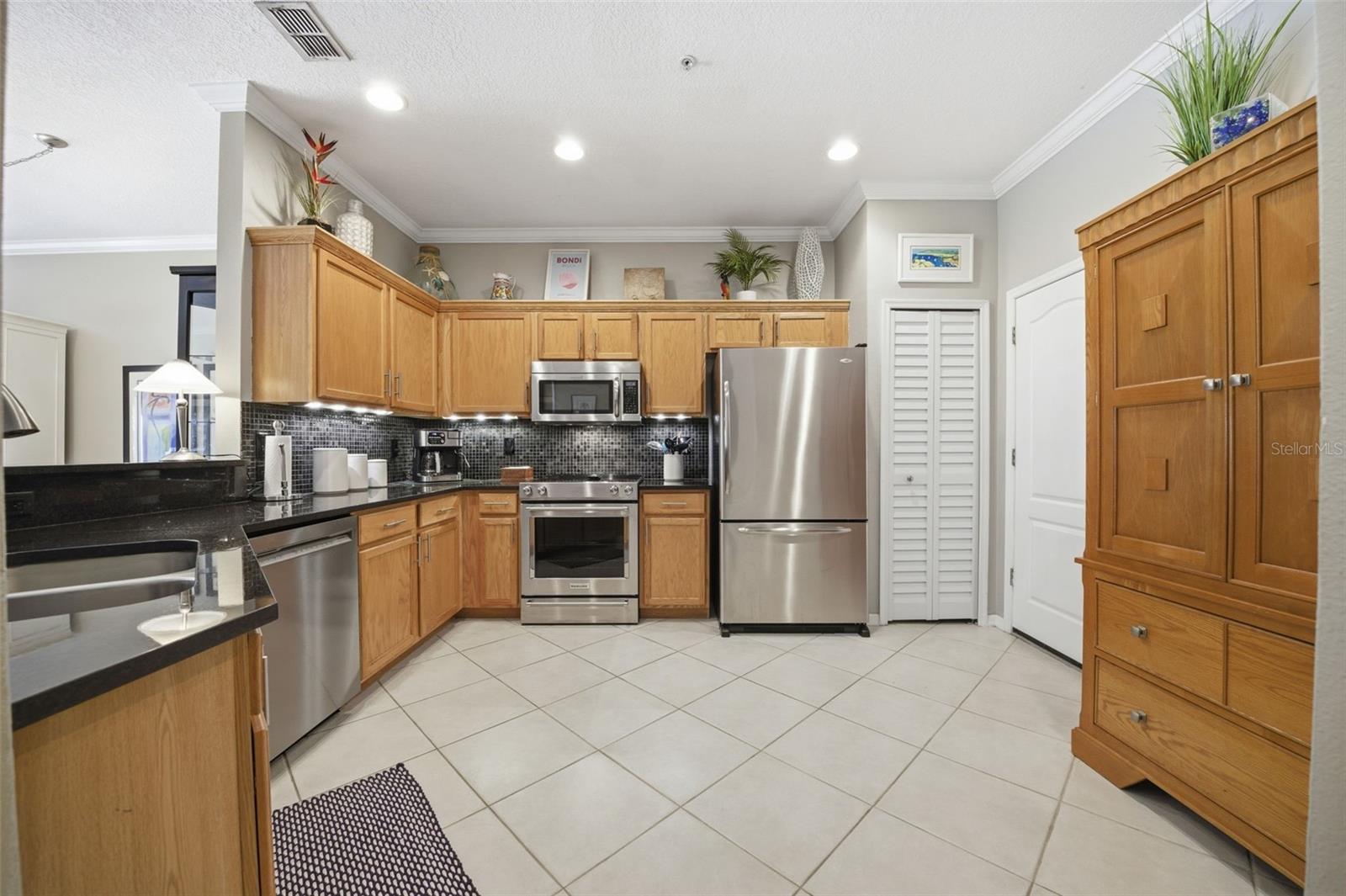 Listing photo id 5 for 11125 Kapok Grand Circle