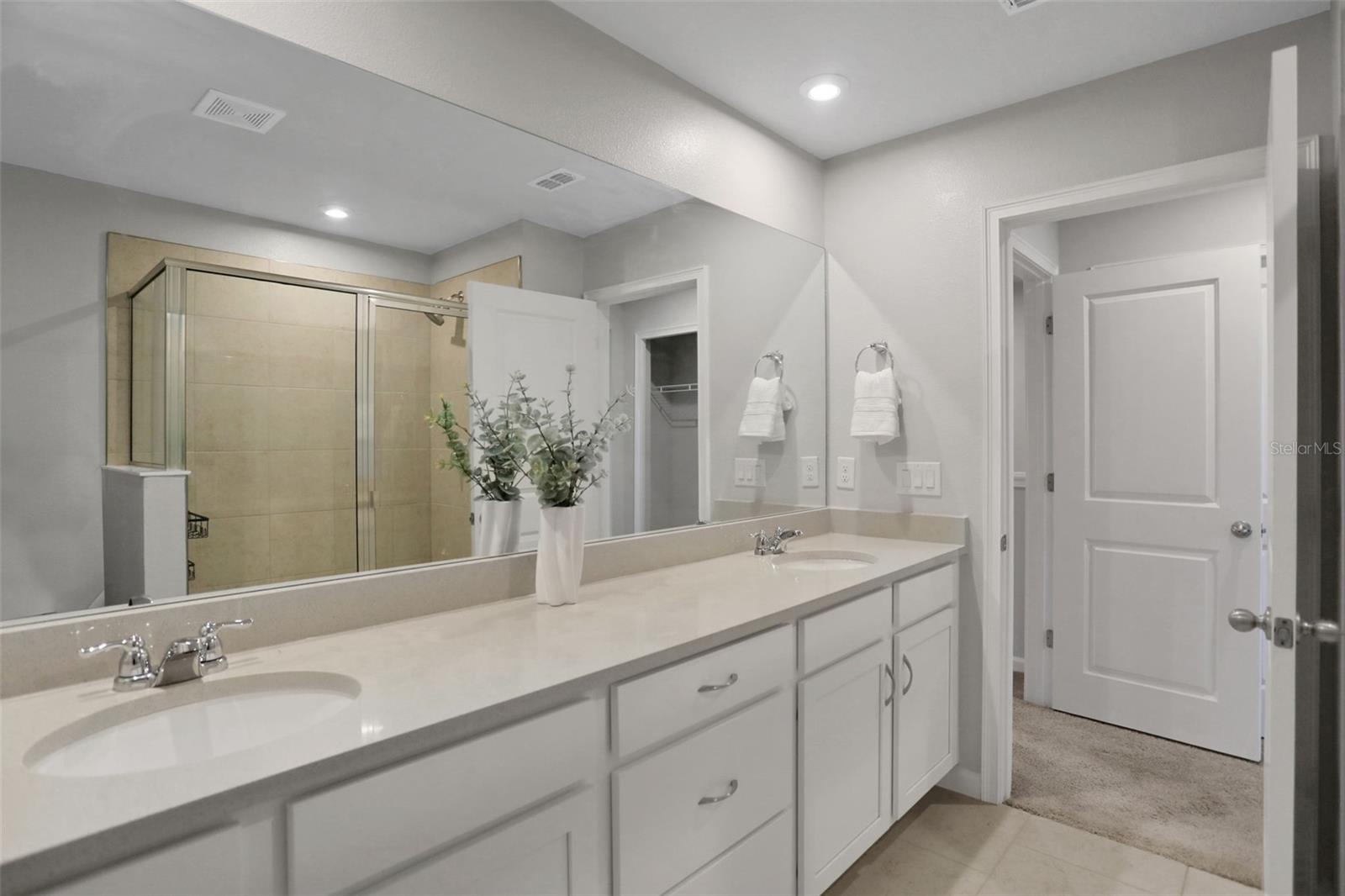 Image 13 of 27 For 5615 Brooklet Woods Drive