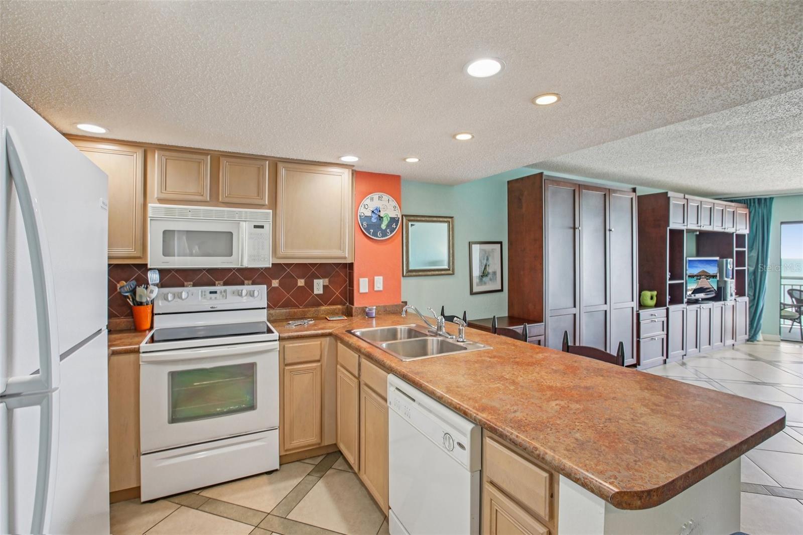 Image 9 of 26 For 19440 Gulf Boulevard 503