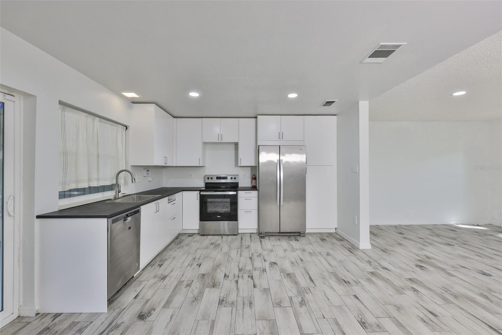 Image 10 of 43 For 14805 Lake Forest Drive