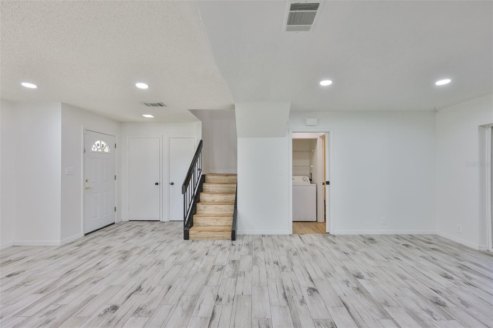 Image 5 of 43 For 14805 Lake Forest Drive