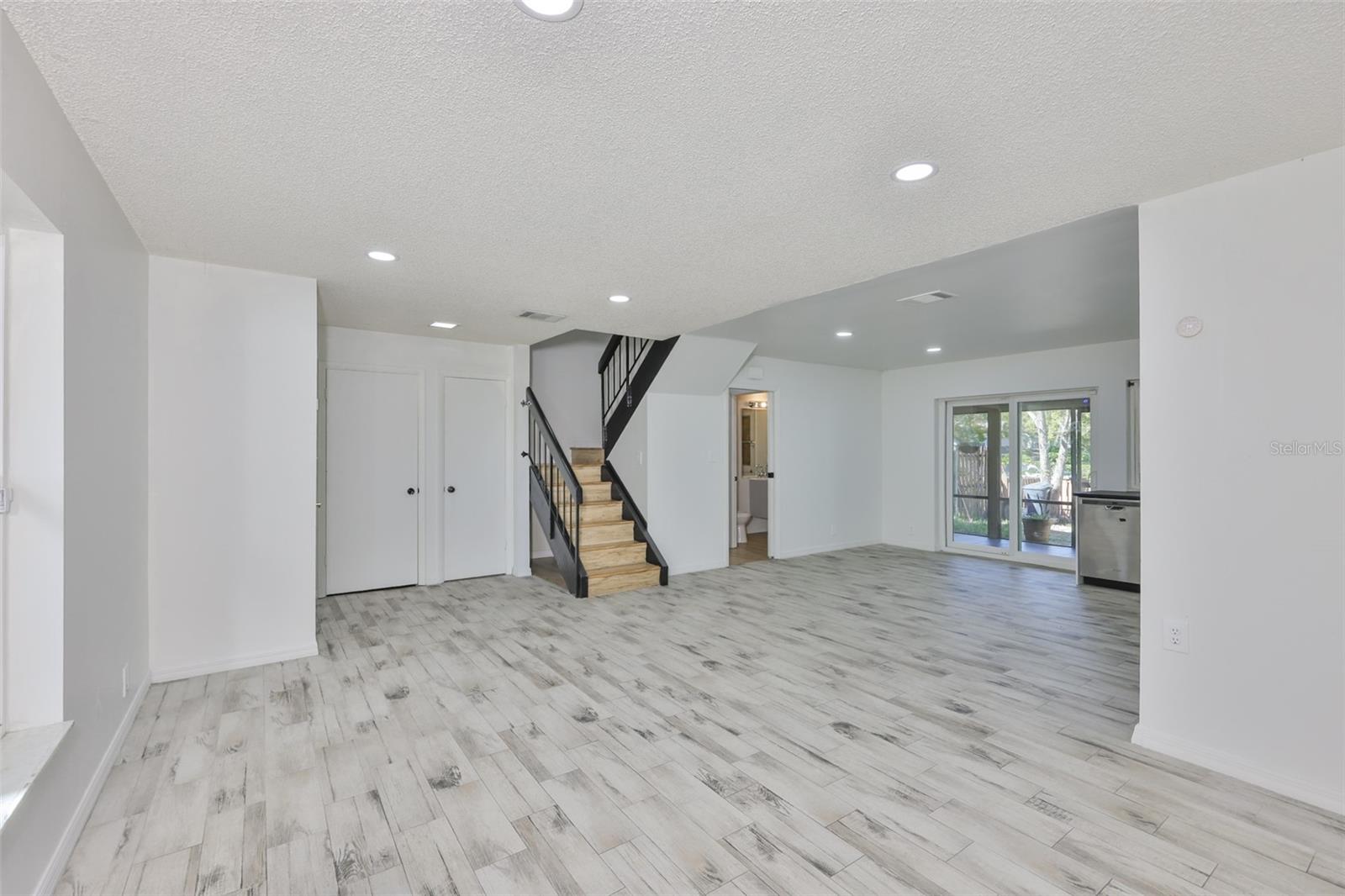 Image 7 of 43 For 14805 Lake Forest Drive