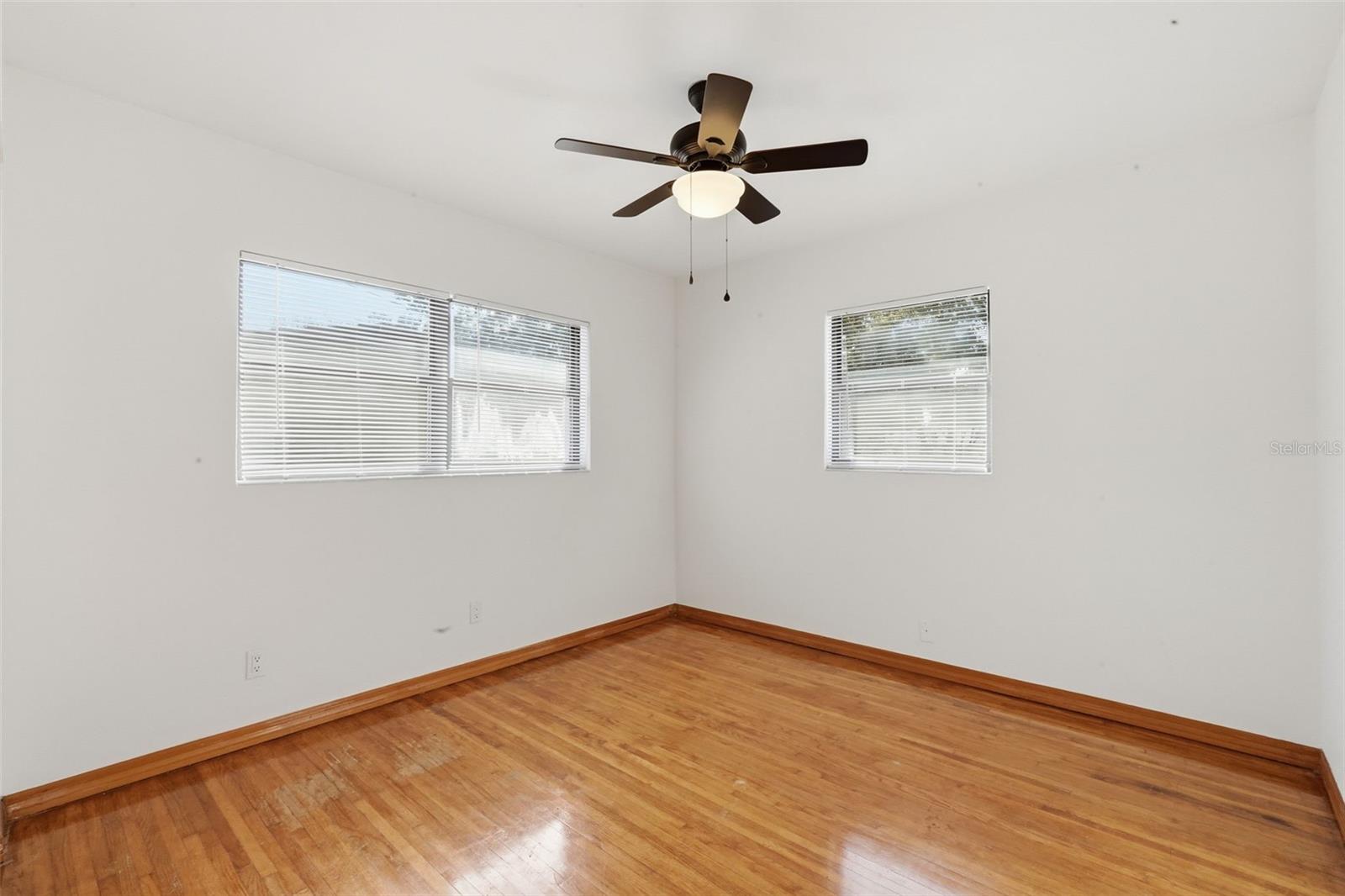 Image 24 of 54 For 104 Hercules Avenue