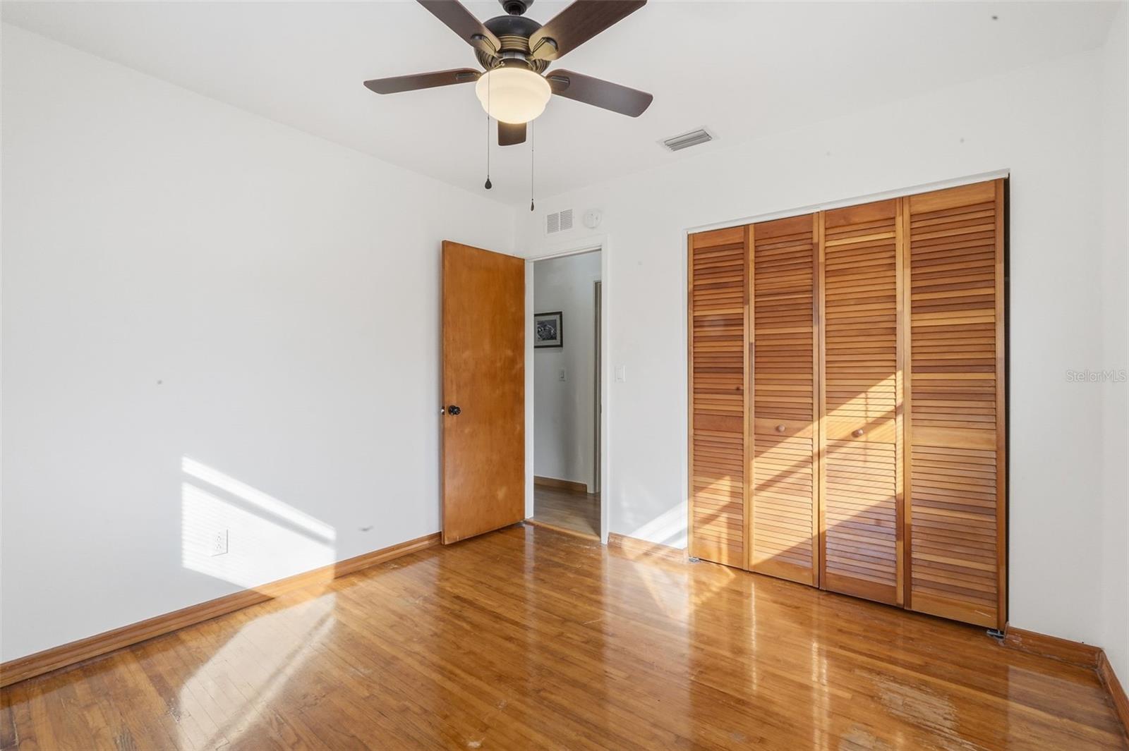 Image 25 of 54 For 104 Hercules Avenue