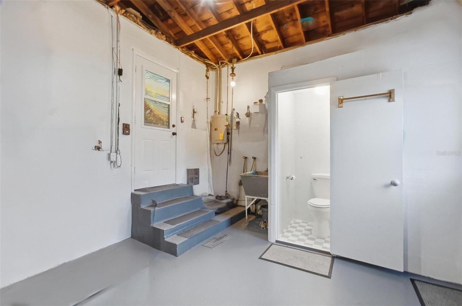 Image 46 of 54 For 104 Hercules Avenue