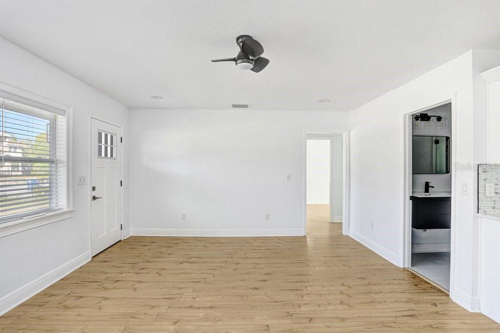 Image 7 of 25 For 207 Duncan Avenue