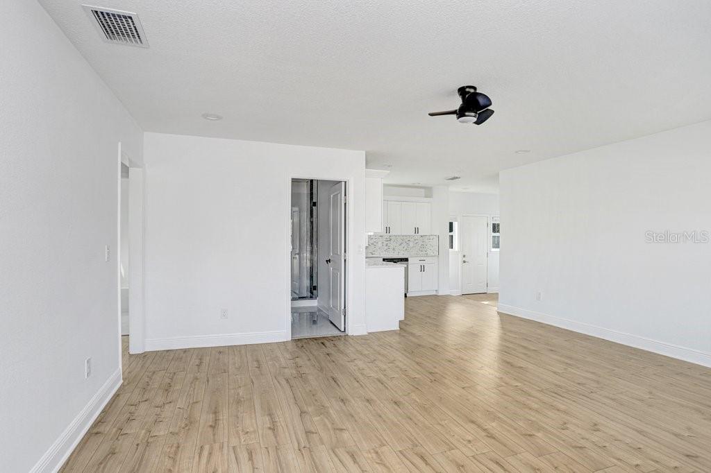 Image 8 of 25 For 207 Duncan Avenue