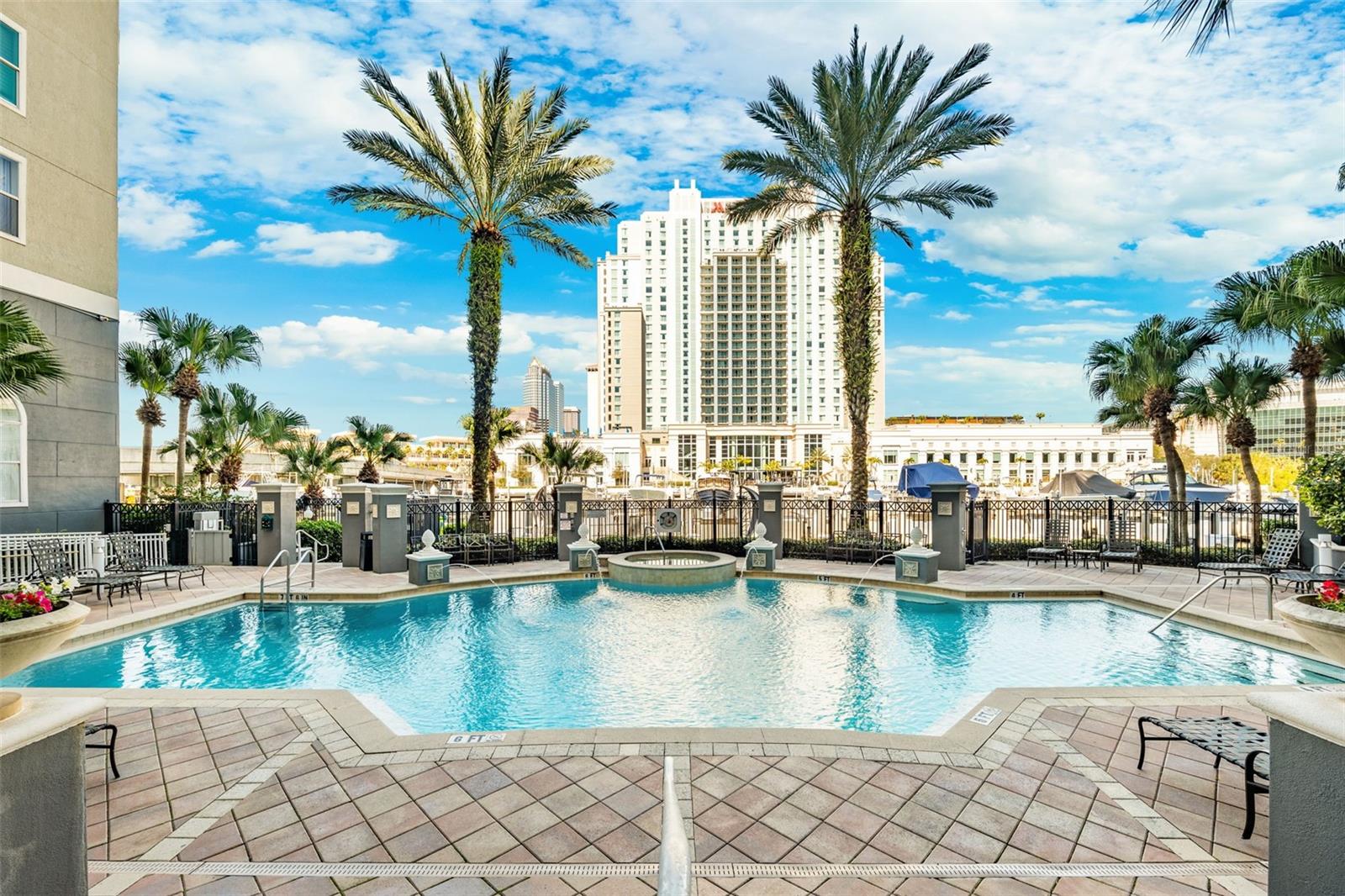 Image 27 of 39 For 700 Harbour Island Boulevard 143