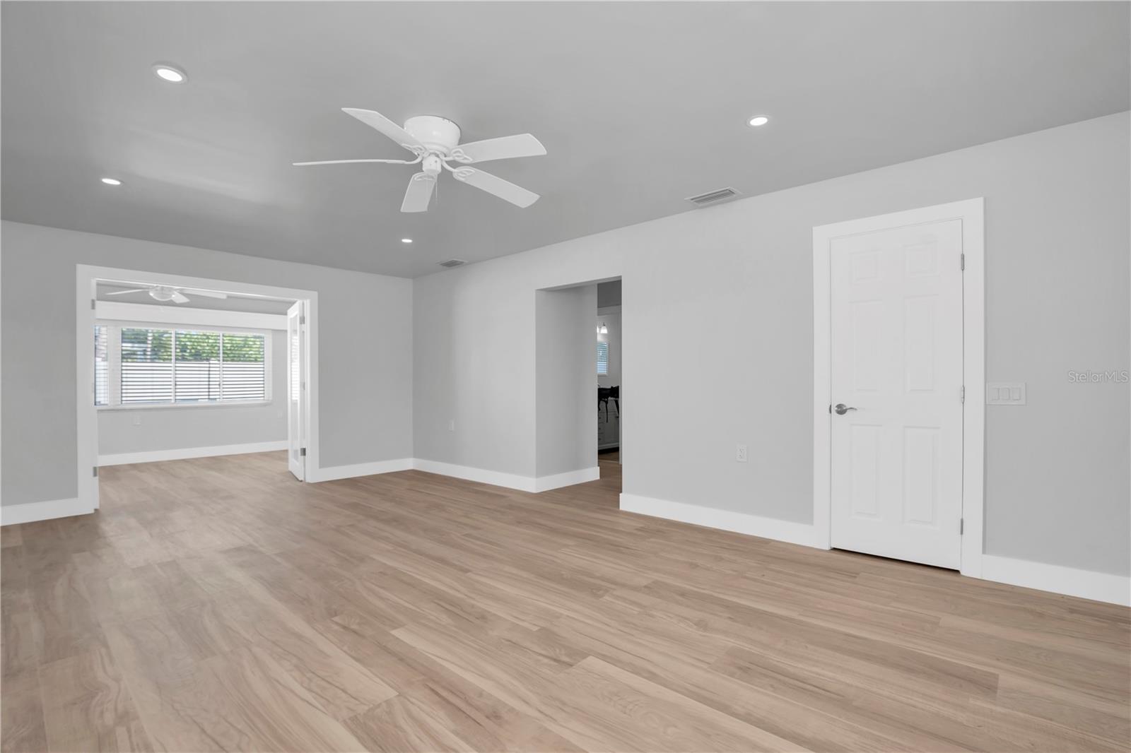 Image 11 of 33 For 8651 Gulf Boulevard