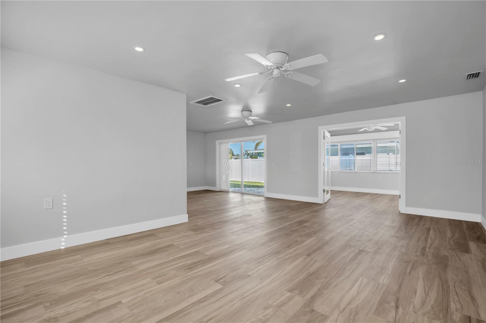 Image 12 of 33 For 8651 Gulf Boulevard