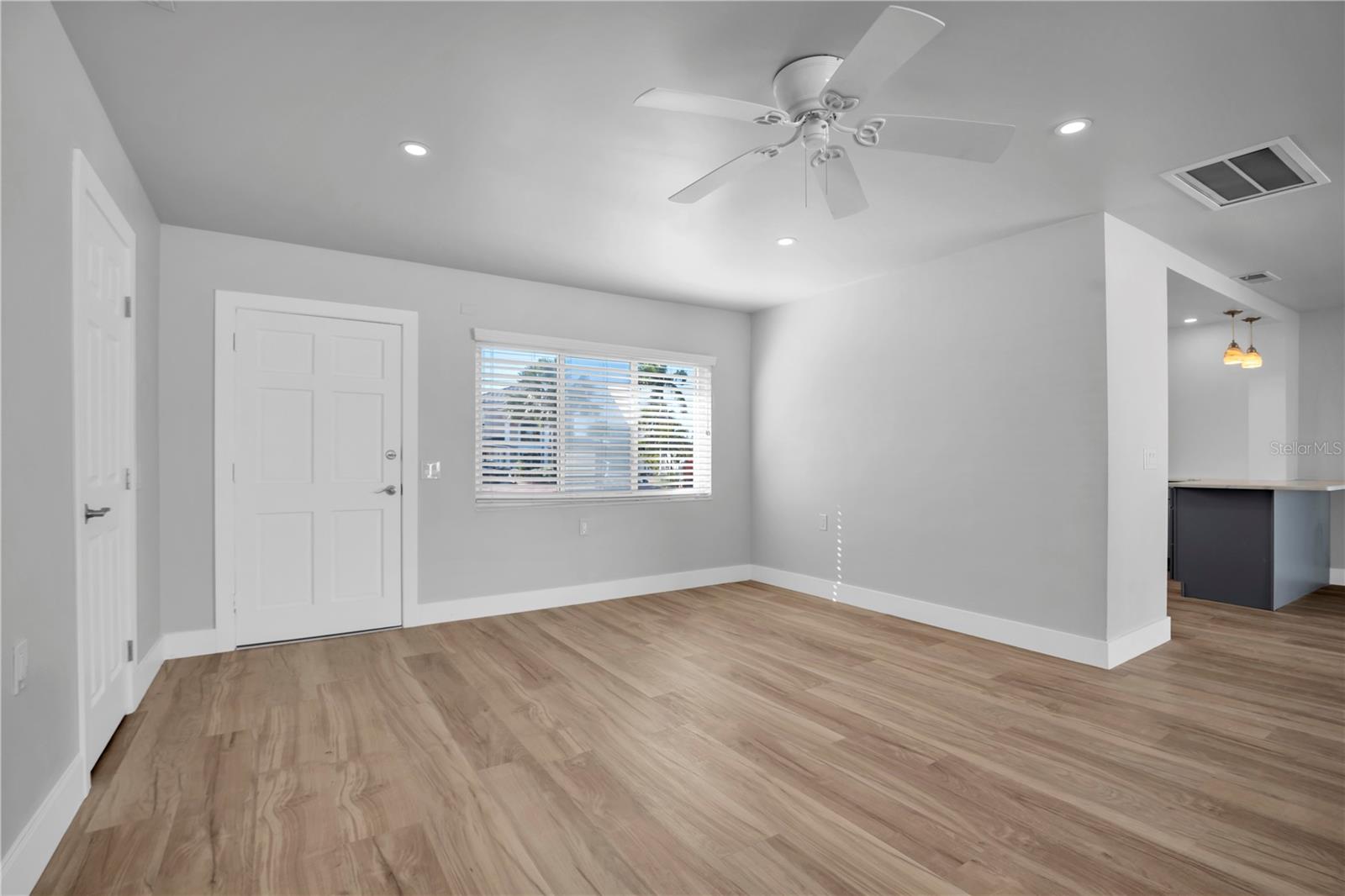 Image 13 of 33 For 8651 Gulf Boulevard