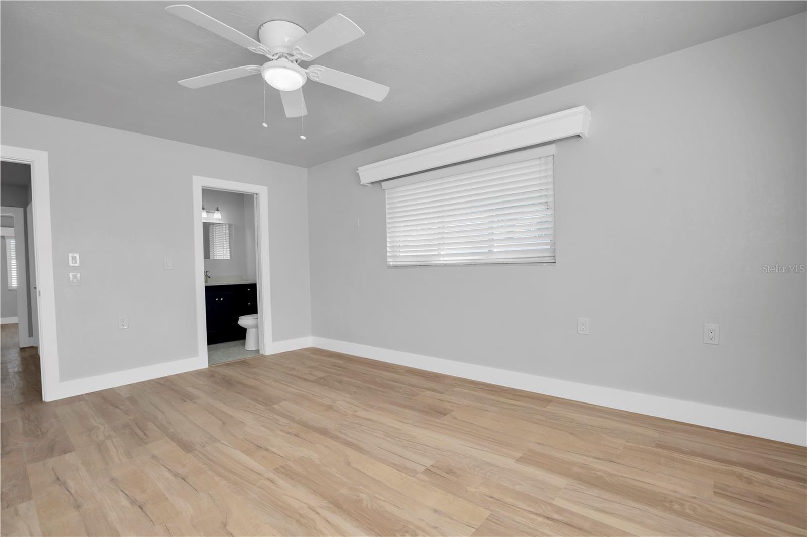 Image 19 of 33 For 8651 Gulf Boulevard