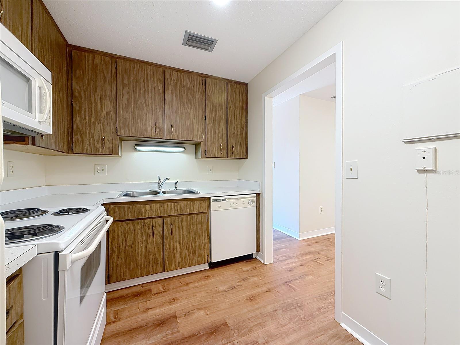 Image 19 of 45 For 2700 Bayshore Boulevard 1207