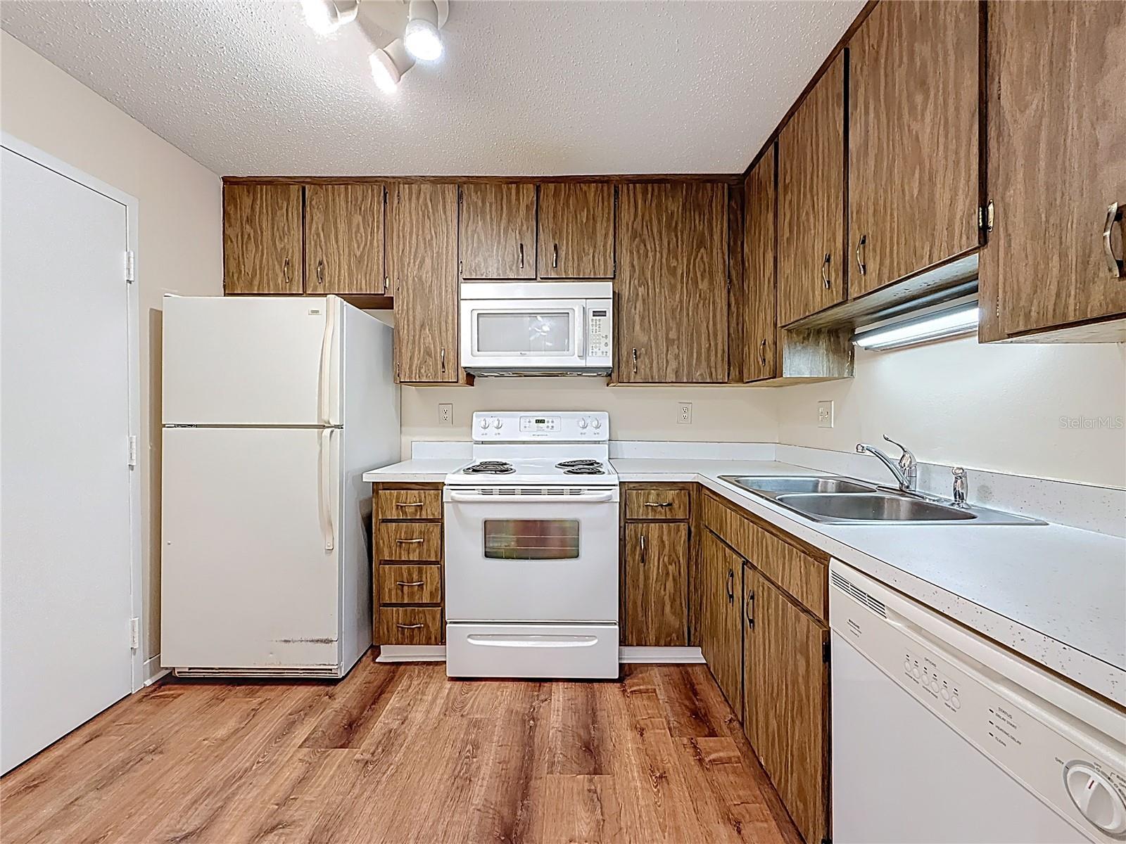 Image 21 of 45 For 2700 Bayshore Boulevard 1207