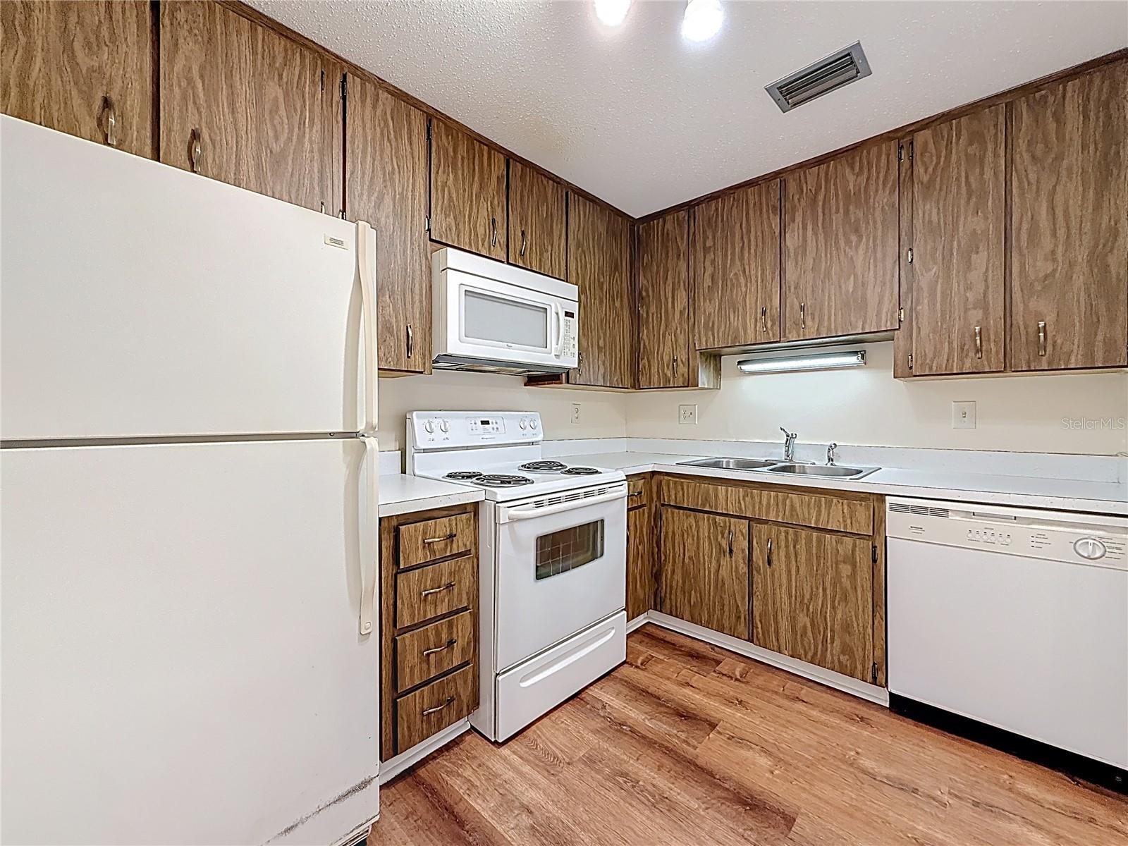 Image 22 of 45 For 2700 Bayshore Boulevard 1207